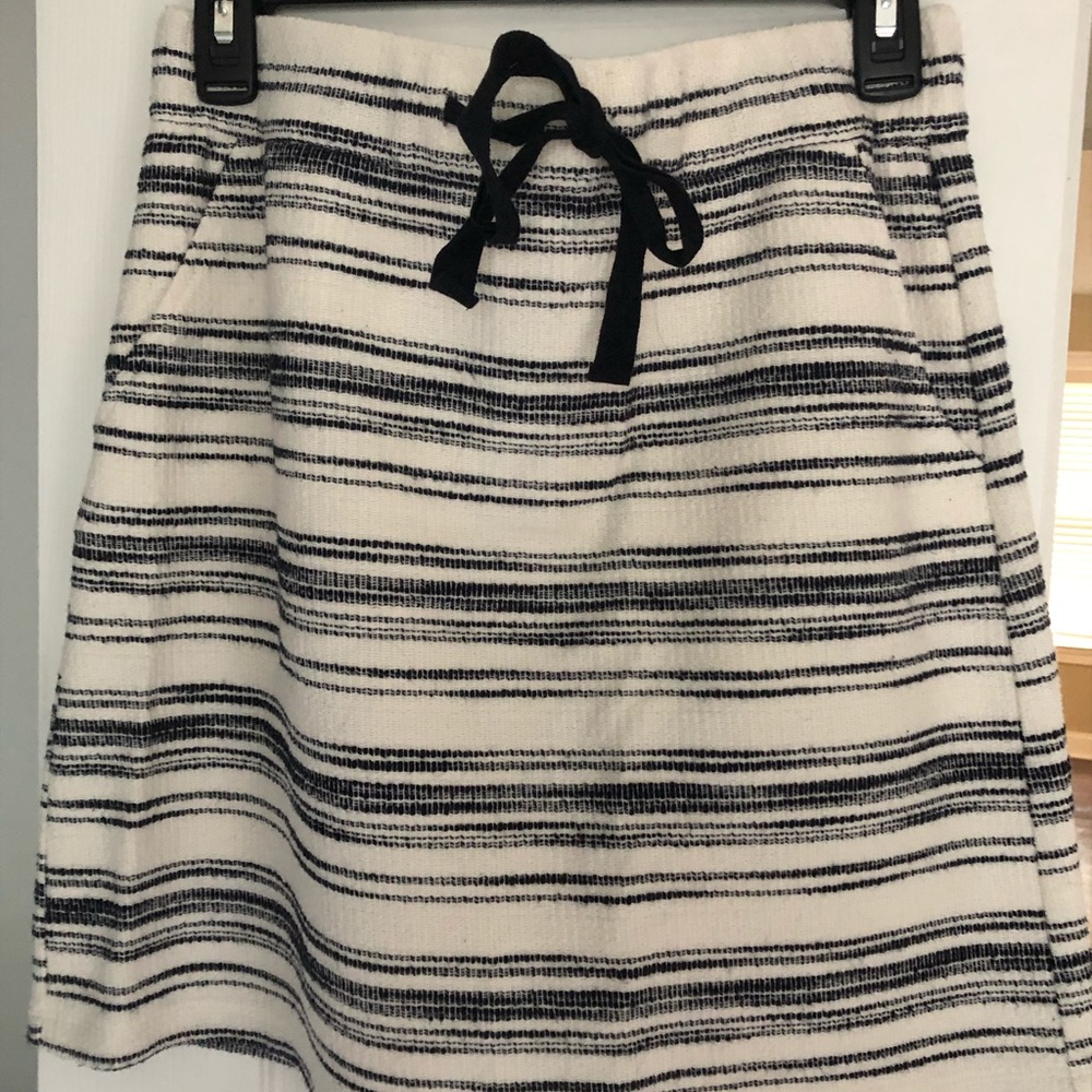 Loft knit skirt worn once-almost brand new❤️